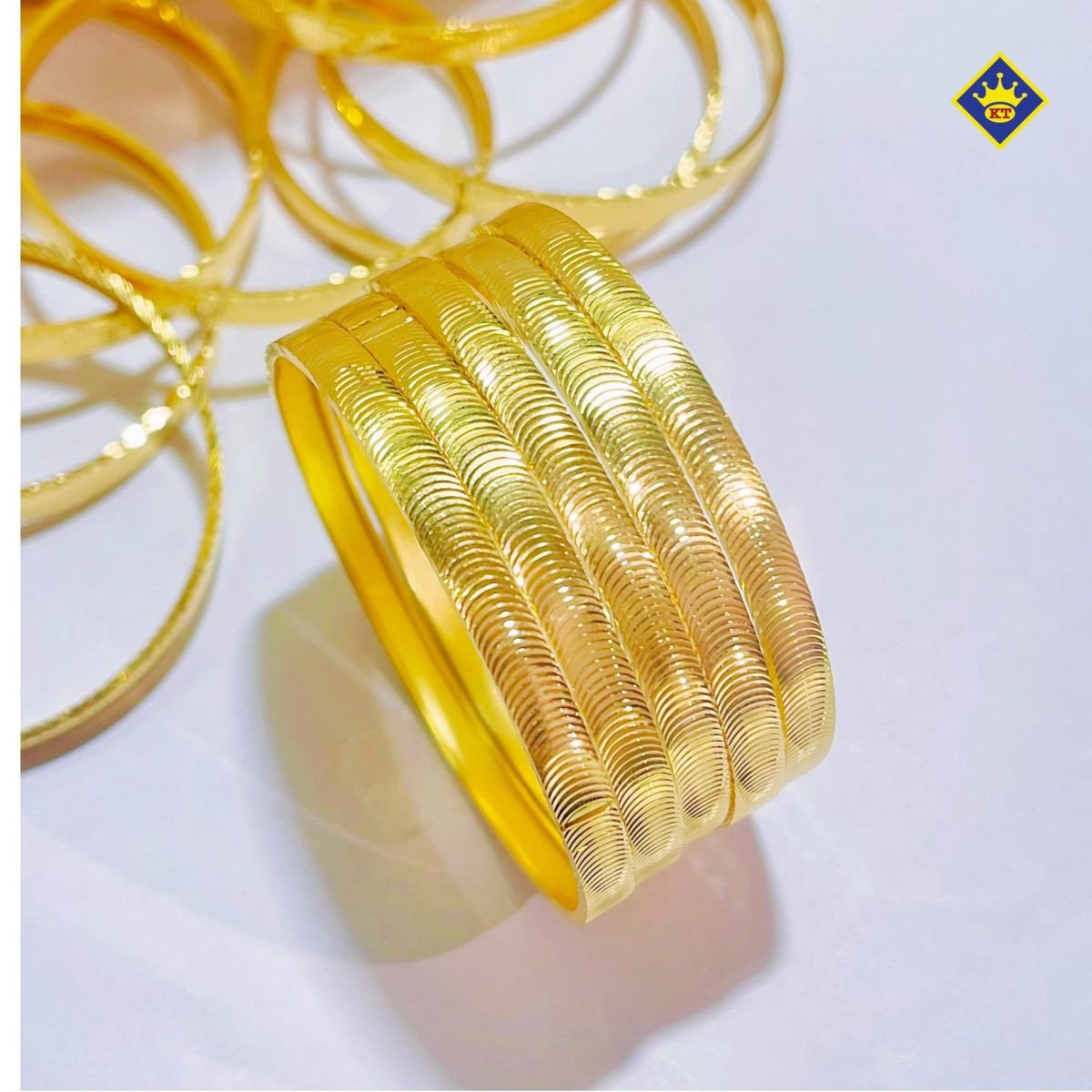 vòng tay vàng 18k đá mắt mèo