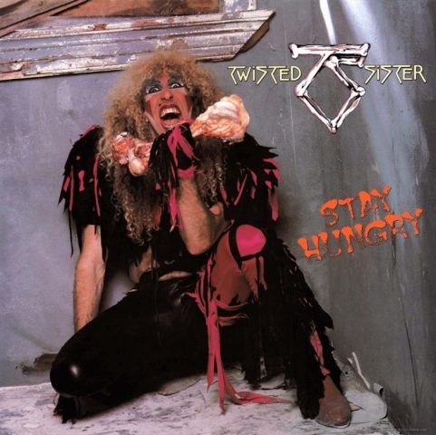 Ảnh bìa album rock metal gợi sự nổi loạn và điên cuồng, phản ánh chủ đề "kẻ điên rồ" trong truyện