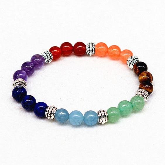 Bộ sưu tập đa sắc màu của đá Agate được trưng bày