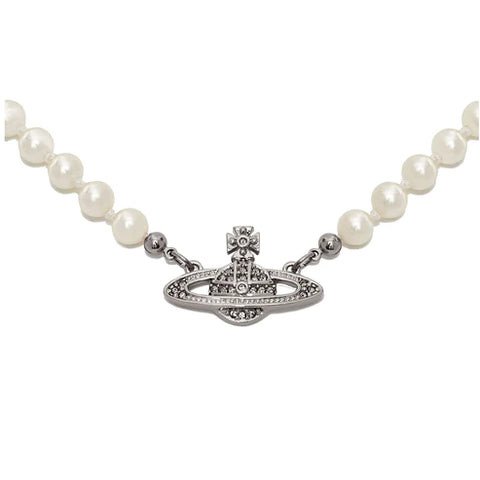 Bộ sưu tập vòng cổ Vivienne Westwood với đa dạng kiểu dáng, từ choker đến chuỗi dài