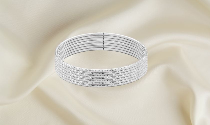 Bộ vòng tay vàng 18k đính đá và kết hợp chất liệu