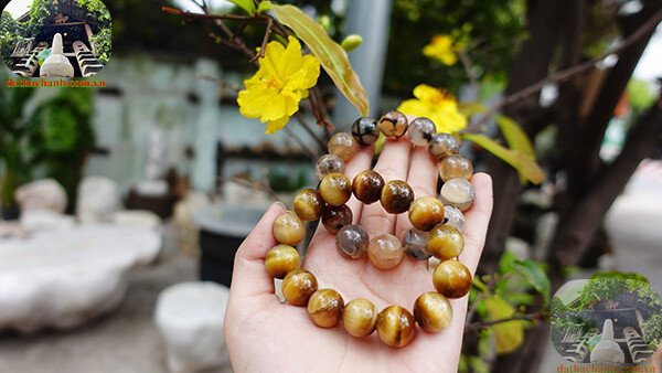 Các loại vòng tay thạch anh với mức giá đa dạng