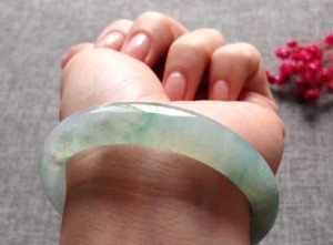 Cách xác định vị trí đo chu vi cổ tay chuẩn xác để chọn các size vòng tay phù hợp