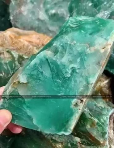 Cận cảnh cấu trúc dạng hạt của ngọc Dulong tự nhiên