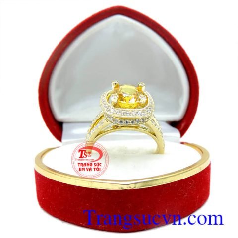 Cận cảnh vẻ đẹp sang trọng của vàng 18k kết hợp họa tiết xoắn ốc độc đáo, lý tưởng cho vòng tay.