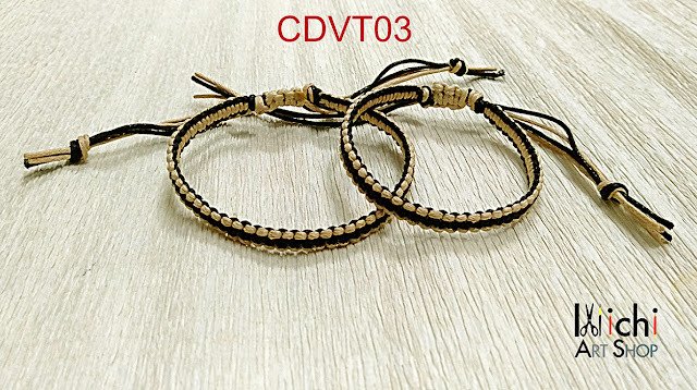 Cặp vòng tay đôi handmade màu đen và trắng với họa tiết khắc