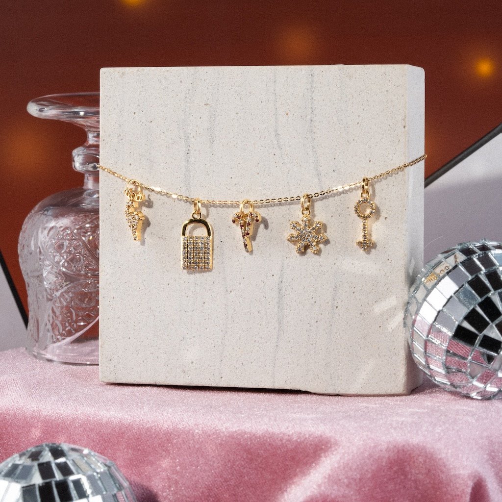 charm vàng và đá quý cho vòng tay an gem, khắc chữ cá nhân hóa