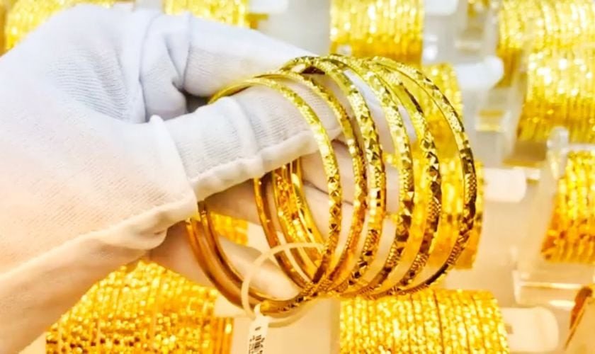 Chọn mua bộ vòng tay vàng 18k tại cửa hàng uy tín