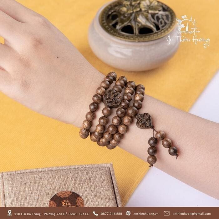 Chuỗi vòng trầm tốc Việt 108 hạt 7 ly kết hợp charm hoa sen bằng bạc tinh xảo