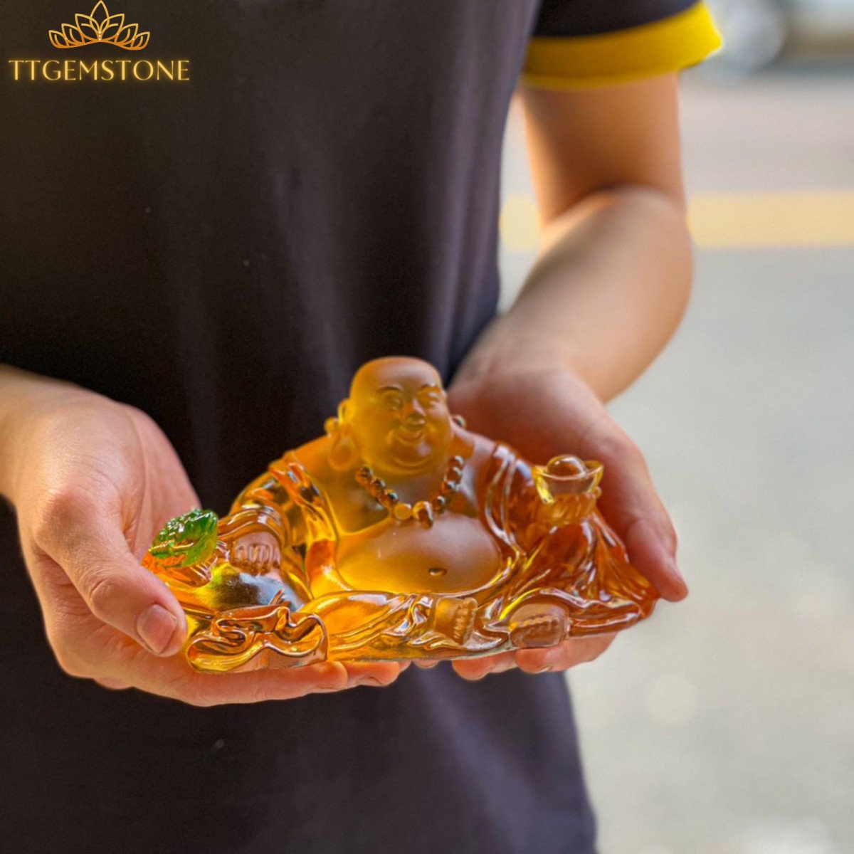 Đá lưu ly xanh thẫm được điêu khắc thành tượng Phật Di Lặc