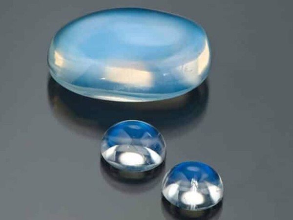 Đá mặt trăng moonstone màu sắc sang trọng, ảnh hưởng đến giá vòng tay