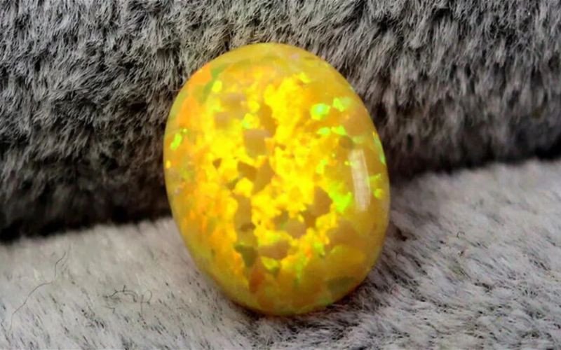 Đá Opal vàng vô cùng quý hiếm trong tự nhiên