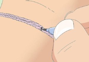 Đánh dấu điểm giao nhau trên sợi dây để đo chu vi cổ tay chính xác