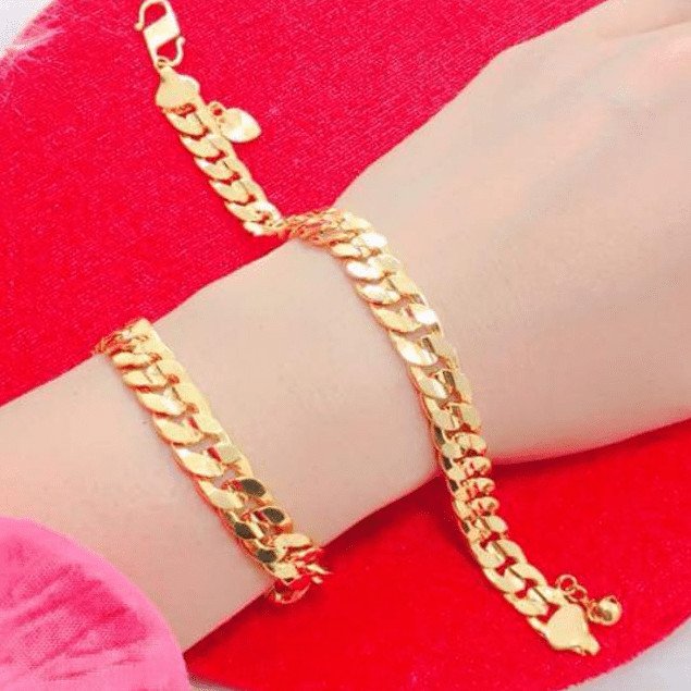 Đeo lắc tay nam vàng 18k 3 chỉ, một phụ kiện thời trang hoàn hảo cho mọi dịp.