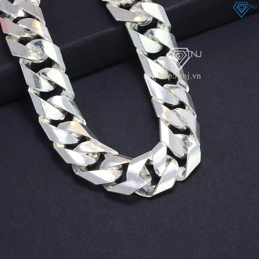 Gần gũi chi tiết mắt xích của lắc tay nam bản to