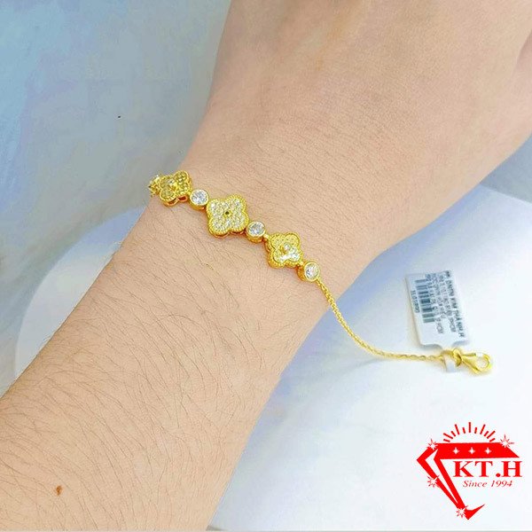 Giá trị của lắc tay vàng ta 3 chỉ trên thị trường hiện nay.