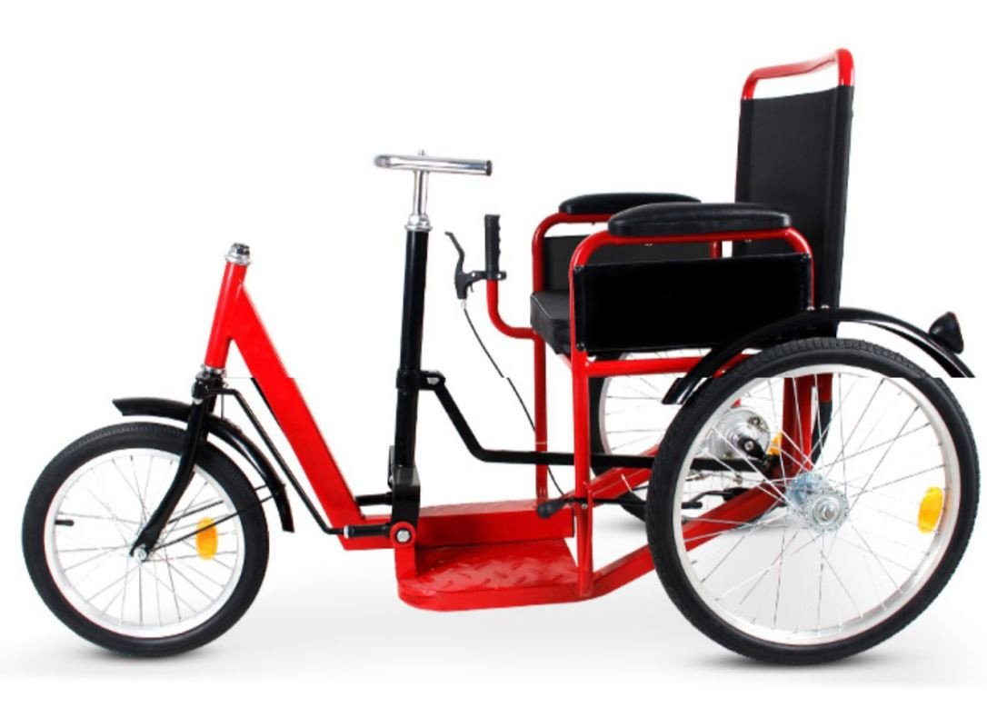 Góc nhìn cận cảnh của xe lăn tay 3 bánh, thể hiện sự thoải mái và bền bỉ