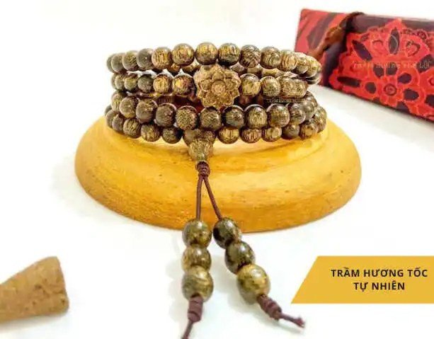 Hình ảnh nghi thức khai quang vòng tay phong thủy tại gia hoặc tại chùa