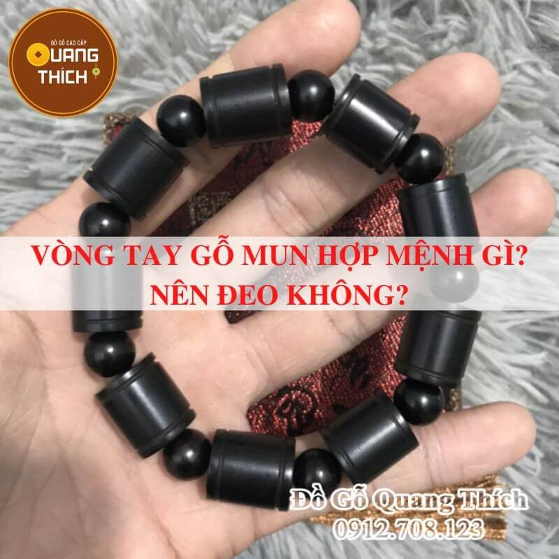 Hình ảnh vòng tay gỗ mun huyền bí, biểu tượng của năng lượng phong thủy thu hút tài lộc và bình an