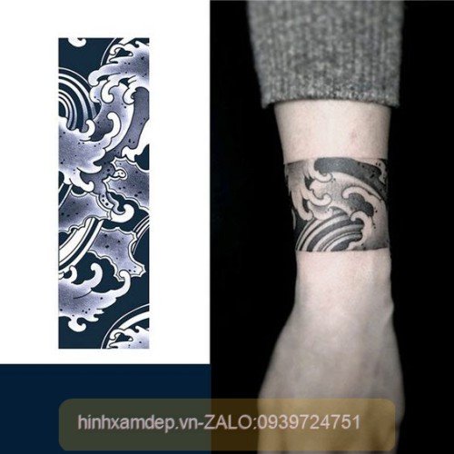 Hình xăm cá chép vòng tay kiểu Nhật cổ