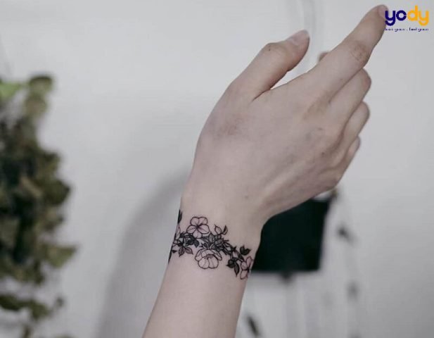 Hình xăm vòng tay cho nữ tối giản