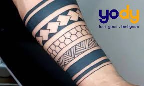 Hình xăm vòng tay chữ nghĩa độc đáo cho nữ