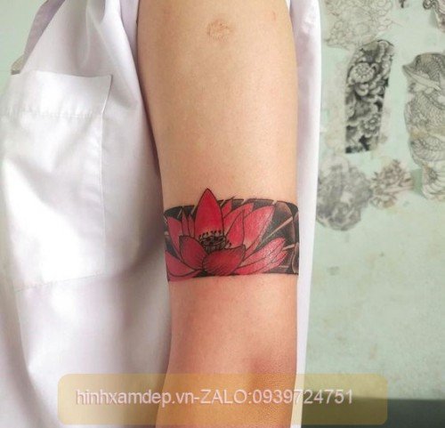 Hình xăm vòng tay Nhật cổ với hoa văn tinh xảo