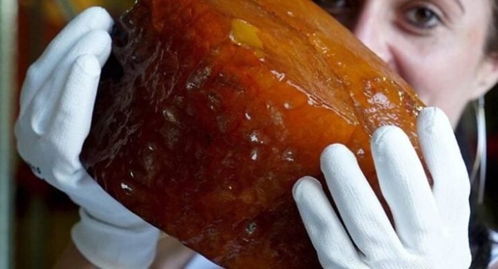 Hổ phách Nga nguyên khối tự nhiên với màu sắc ấm áp