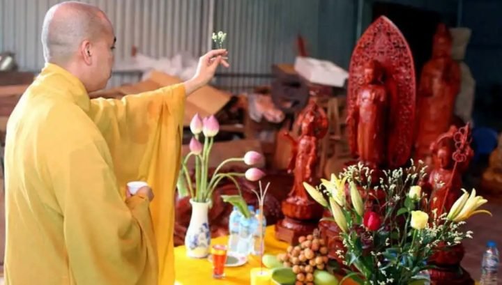 Hướng dẫn cách thực hiện thần chú khai quang vòng tay phong thủy tại nhà