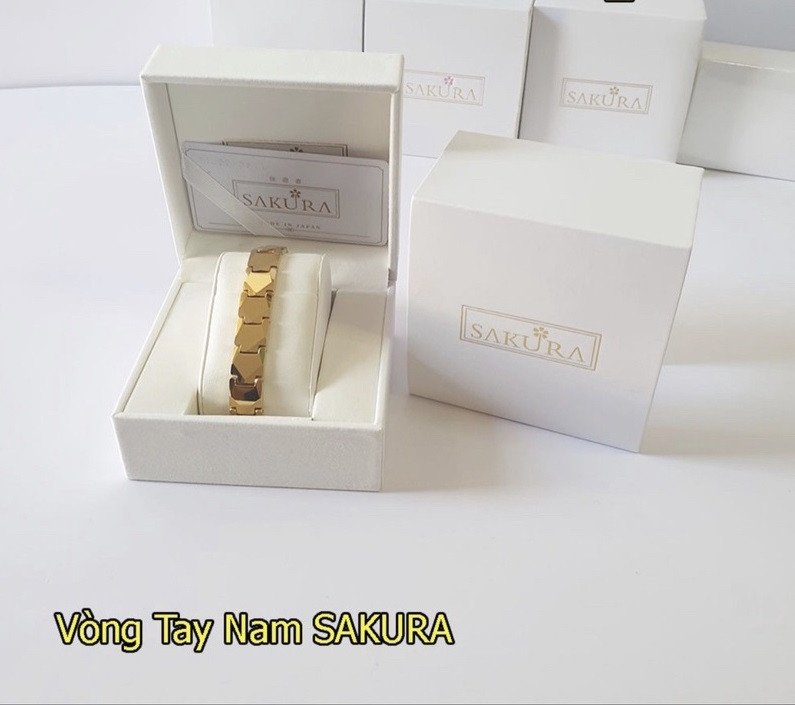 Khách hàng trải nghiệm và phản hồi tích cực về vòng tay huyết áp Sakura