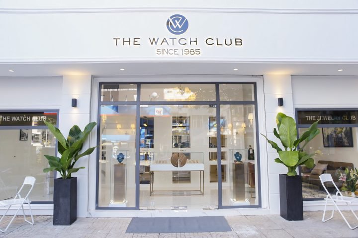 Không gian mua sắm sang trọng các mẫu vòng tay Bvlgari nam cao cấp