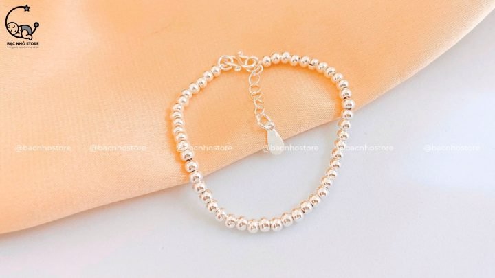 Lắc tay bạc bị rộng do chọn sai size khi mua sắm online