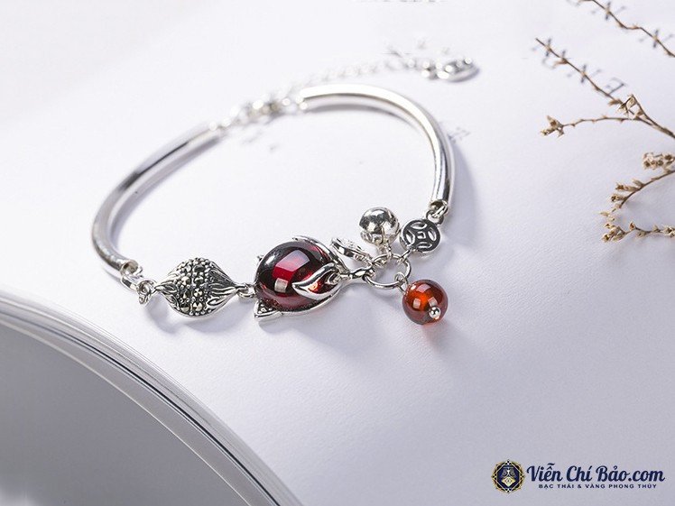 Lắc tay bạc nữ mặt hồ ly mang lại may mắn trong tình yêu
