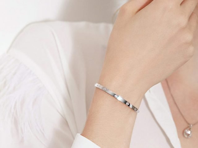 Lắc tay bạc nữ PNJ thiết kế thanh lịch