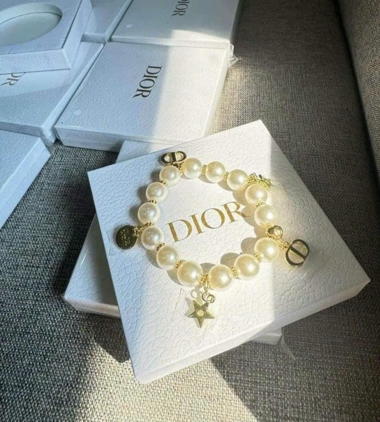 Lắc tay Dior auth sang trọng, biểu tượng của sự tinh tế