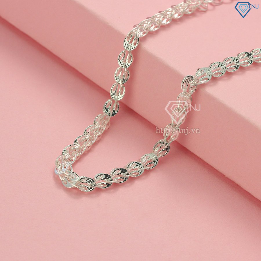 Lắc tay đuôi phụng bạc được trình bày đẹp mắt