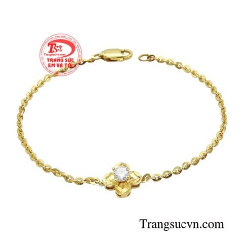Lắc tay hoa mai vàng 18k nữ tính với thiết kế tinh xảo