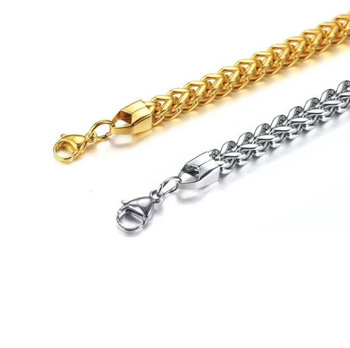 Lắc tay nam titan màu bạc với mắt vuông tinh xảo