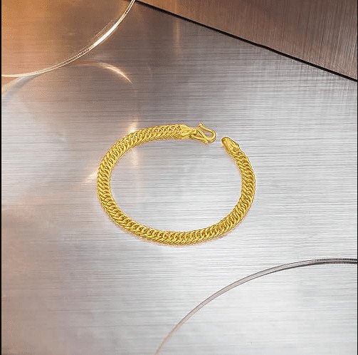 Lắc tay nam vàng 18K sang trọng và tinh tế, cần được vệ sinh thường xuyên