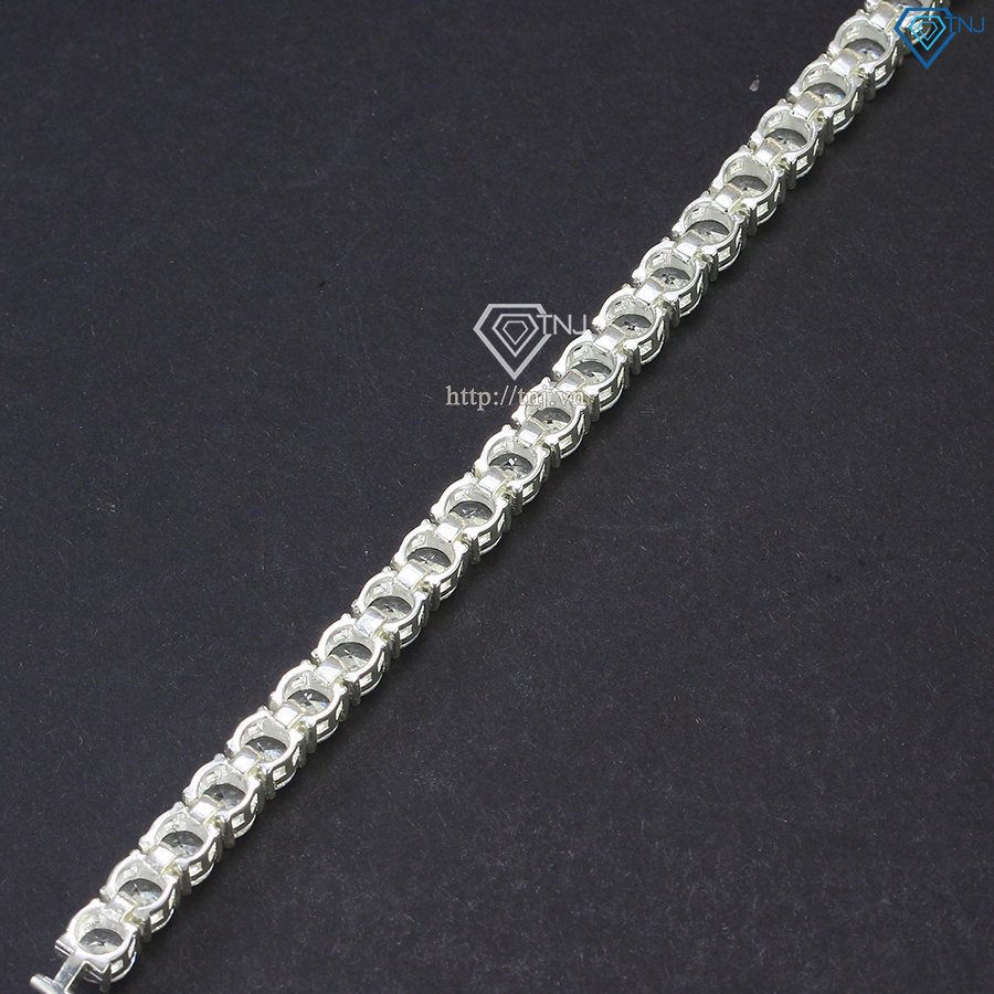 Lắc tay tennis bạc đính đá 5mm trên cổ tay