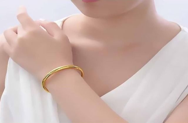 Lắc tay vàng 18K trơn đơn giản cho nữ