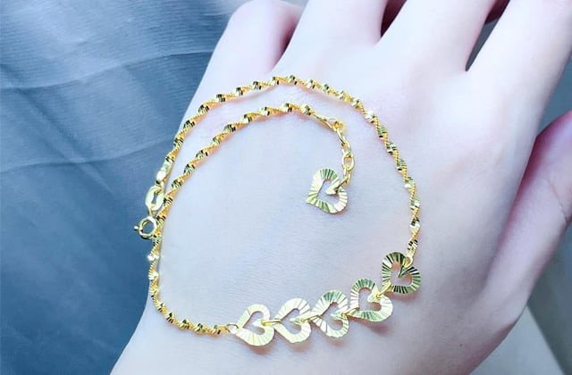 Lắc tay vàng hình trái tim