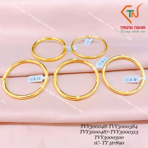 Lắc tay vàng ta 3 chỉ với thiết kế sang trọng, tinh xảo.