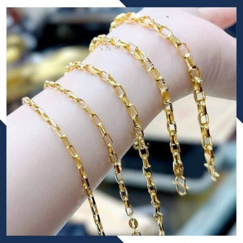 Lắc tay vàng xích nữ kiểu mắt xích đơn giản trên nền trắng