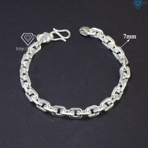 Lắc tay xích vuông bạc nam với thiết kế mắt xích mạnh mẽ