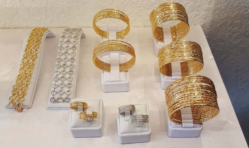 Lưu ý khi chọn mua bộ vòng tay vàng 18k