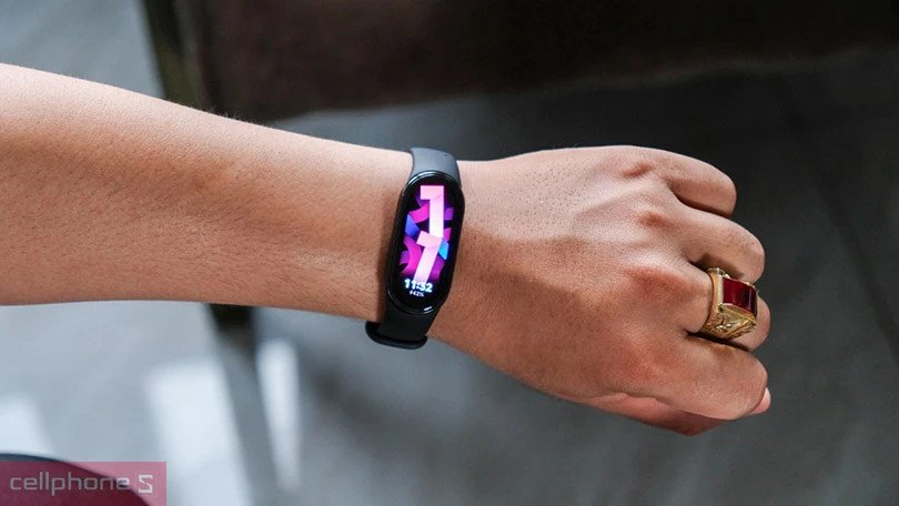 Màn hình AMOLED sắc nét của vòng tay Xiaomi Band 8