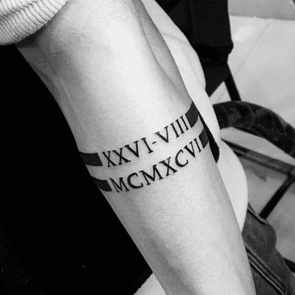 Mẫu hình xăm vòng tay nữ số La Mã