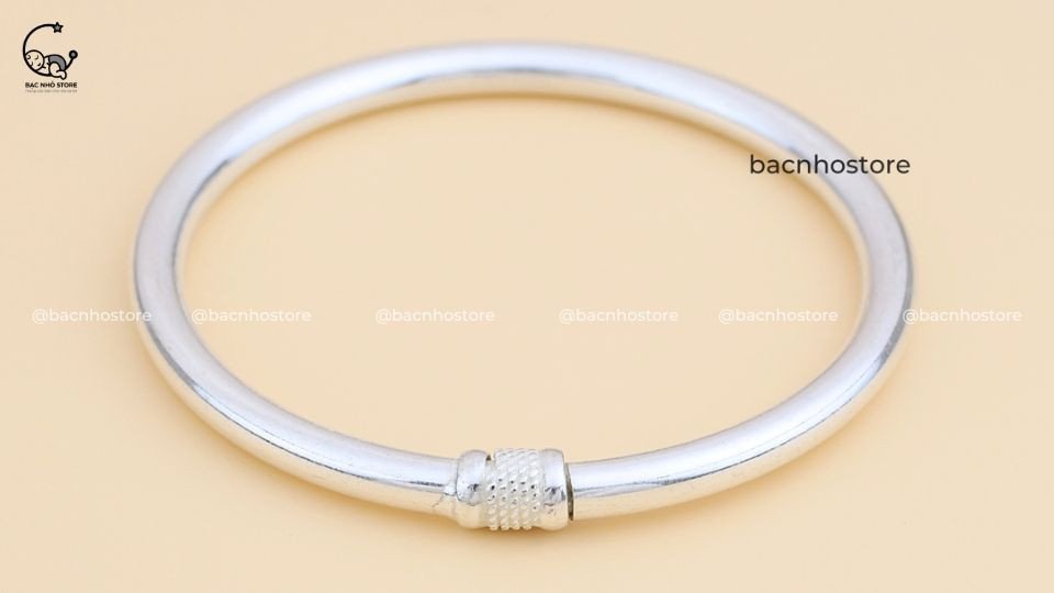 Mẫu lắc tay bạc D kín phong cách khỏe khoắn cho bé trai