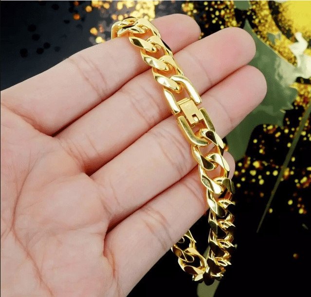 Mẫu lắc tay nam vàng 18k 3 chỉ cao cấp, biểu tượng của sự thành công và phong cách.